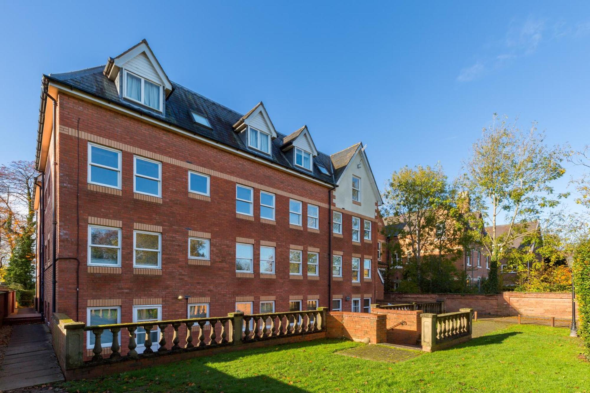 Newly Renovated, Chestnut Court, 2-Bedroom Apts, Private Parking, Fast Wi-Fi Leamington Spa Exterior foto
